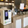 Sistemele CASHMATIC SELFPAY efectuează automat tranzacții de plată cu numerar și returnare rest, eliminând orice tip de contact între operator și client și între operator și bani. CASHMATIC SELFPAY